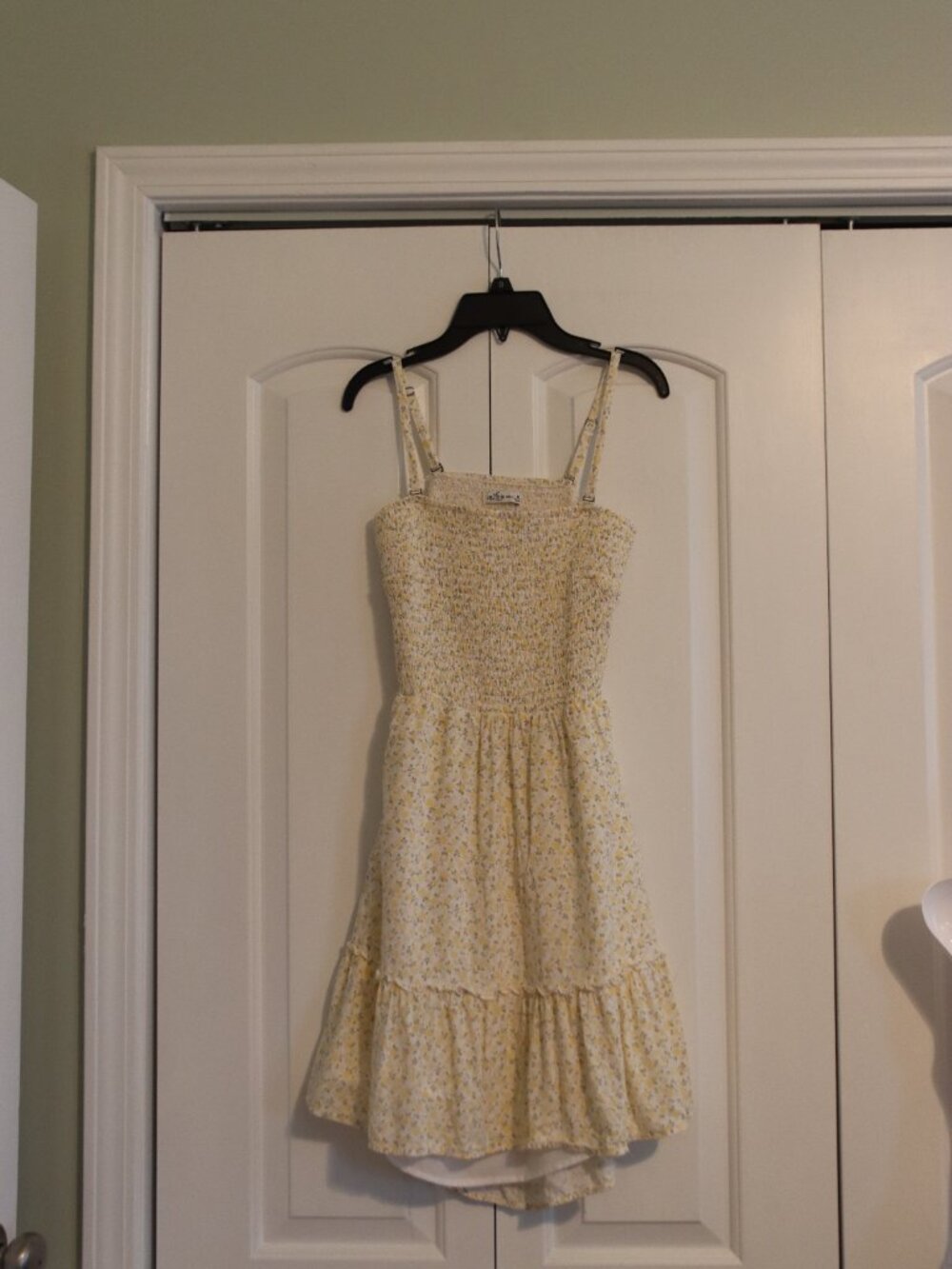 Hollister Spaghetti Strap Smocked Bodice Tiered Ruffle Hem Floral Print Dress M - Picture 13 of 16